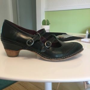 Rare sz 38 Neosens Double-buckle Mary Janes